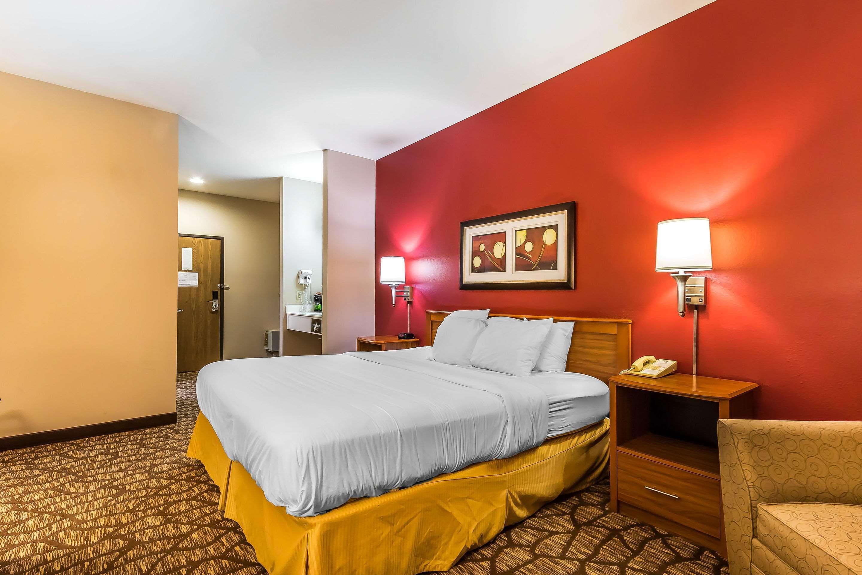 Quality Inn & Suites Chesterfield Village Springfield Exterior foto